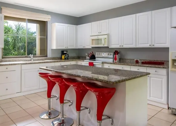 Сasa de vacaciones 3rd-floor Space With Modern Décor Recently Renovated Viewing Over Pool In *