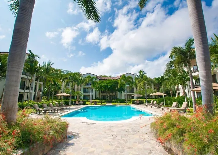 3rd-floor Space With Modern Décor Recently Renovated Viewing Over Pool In Сasa de vacaciones Coco