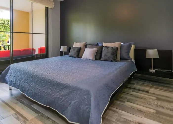 Сasa de vacaciones 3rd-floor Space With Modern Décor Recently Renovated Viewing Over Pool In Coco