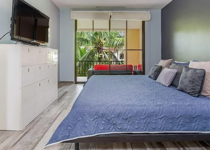 3rd-floor Space With Modern Décor Recently Renovated Viewing Over Pool In Сasa de vacaciones Coco