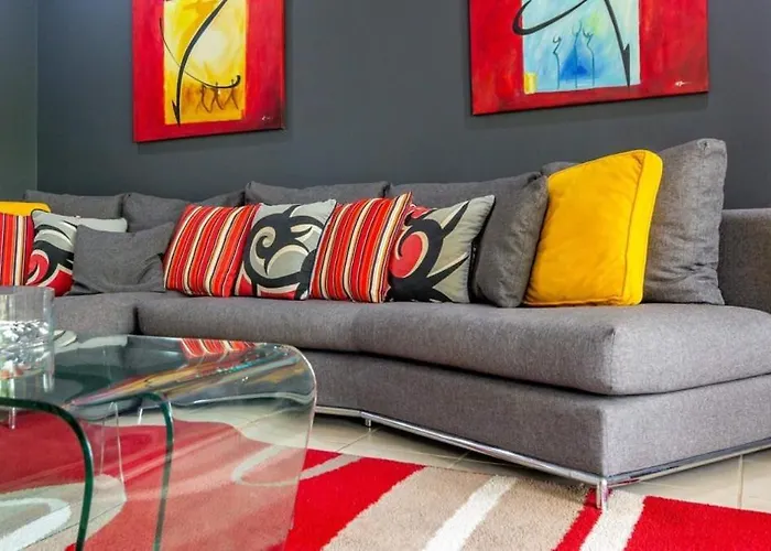 3rd-floor Space With Modern Décor Recently Renovated Viewing Over Pool In Сasa de vacaciones