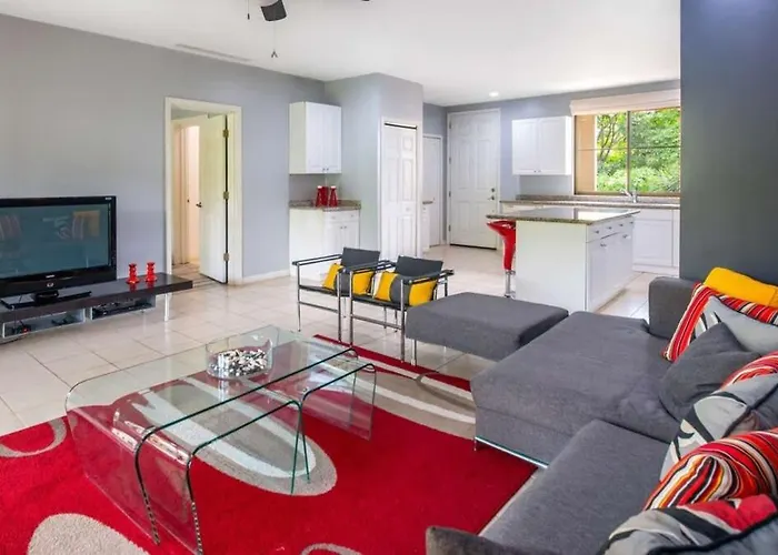Сasa de vacaciones 3rd-floor Space With Modern Décor Recently Renovated Viewing Over Pool In