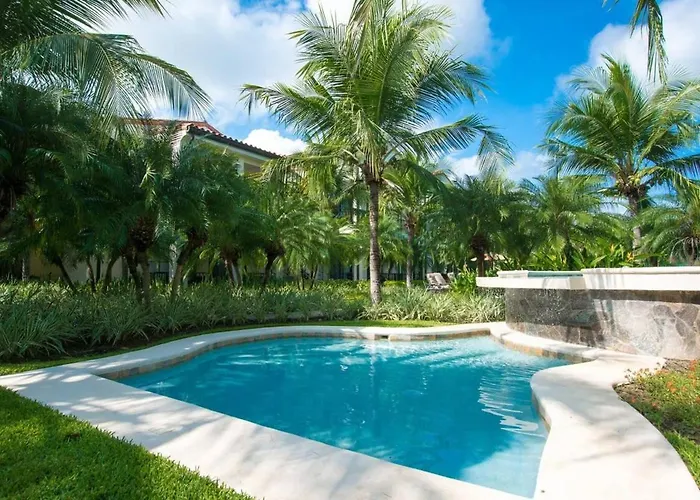 3rd-floor Space With Modern Décor Recently Renovated Viewing Over Pool In Сasa de vacaciones Coco