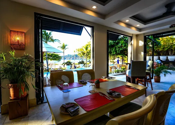 Сasa de vacaciones 3rd-floor Space With Modern Décor Recently Renovated Viewing Over Pool In *