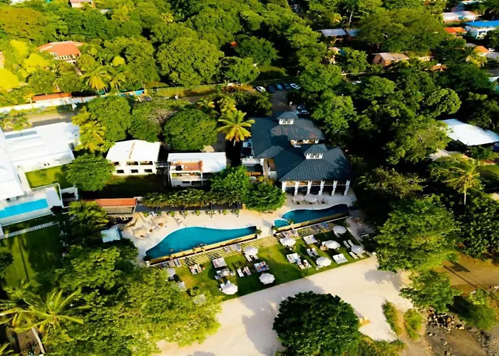 Сasa de vacaciones 3rd-floor Space With Modern Décor Recently Renovated Viewing Over Pool In