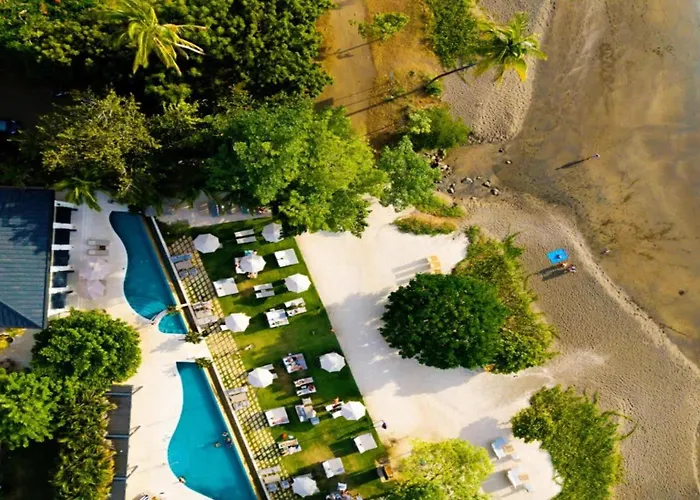 3rd-floor Space With Modern Décor Recently Renovated Viewing Over Pool In Сasa de vacaciones *